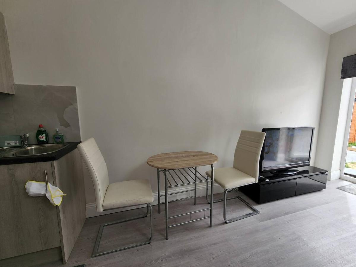 Ilford Town Centre Studio Экстерьер фото
